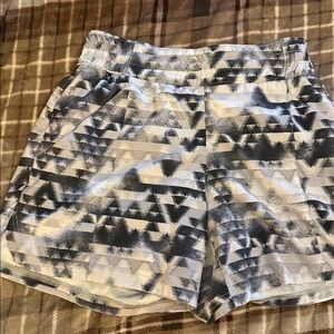 M Geometric Patterned Shorts Columbia